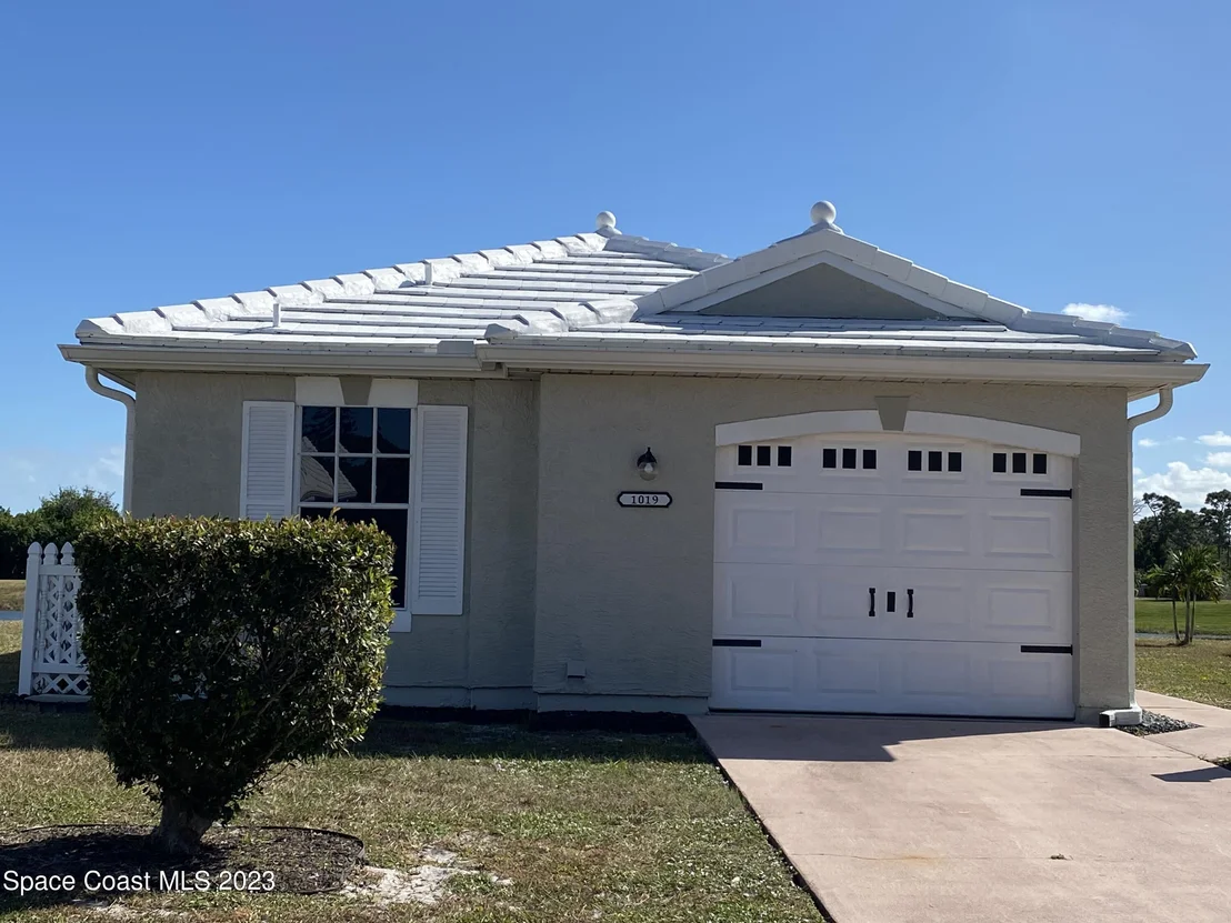 Photo of 1019 Goldenrod Circle NE