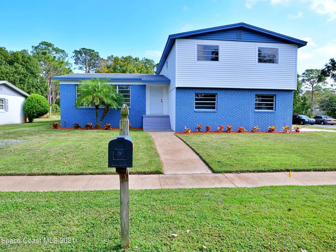 Photo of 1728 Golfview Drive