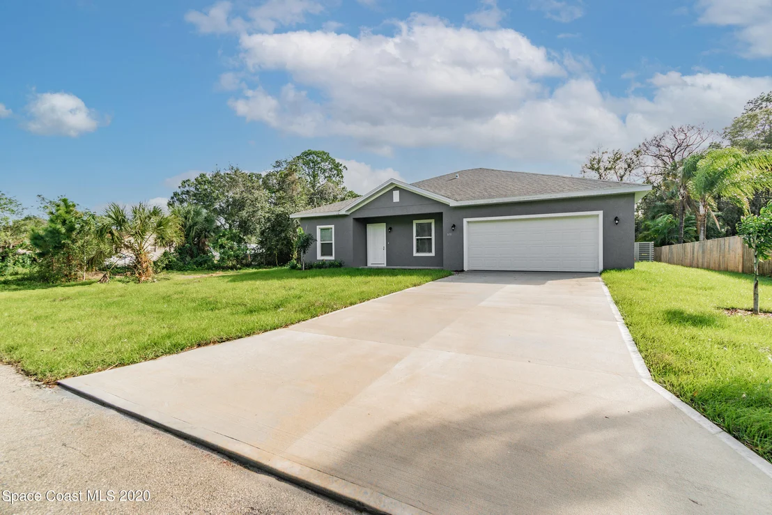 Photo of 850 Lyons Cir Circle NW