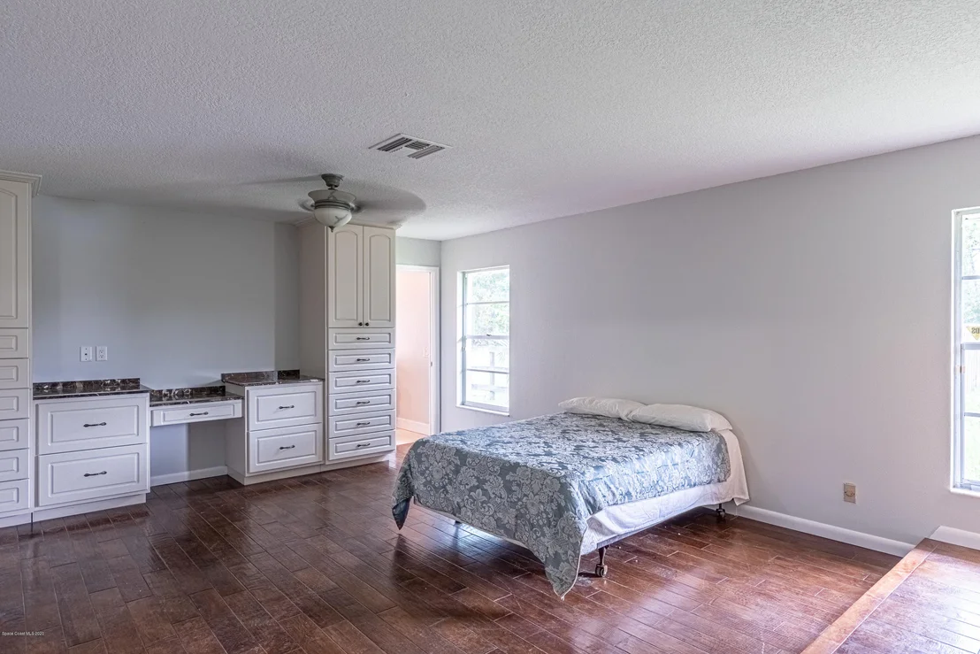 Photo of 4300 Pinewood Road