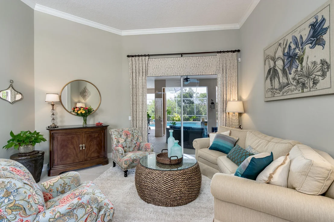 Photo of 824 Chatsworth Drive