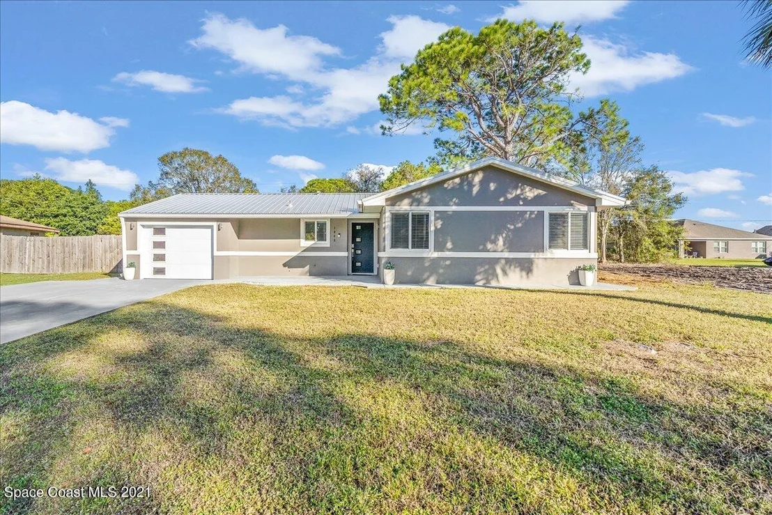 Photo of 1040 Grapefruit Road SE