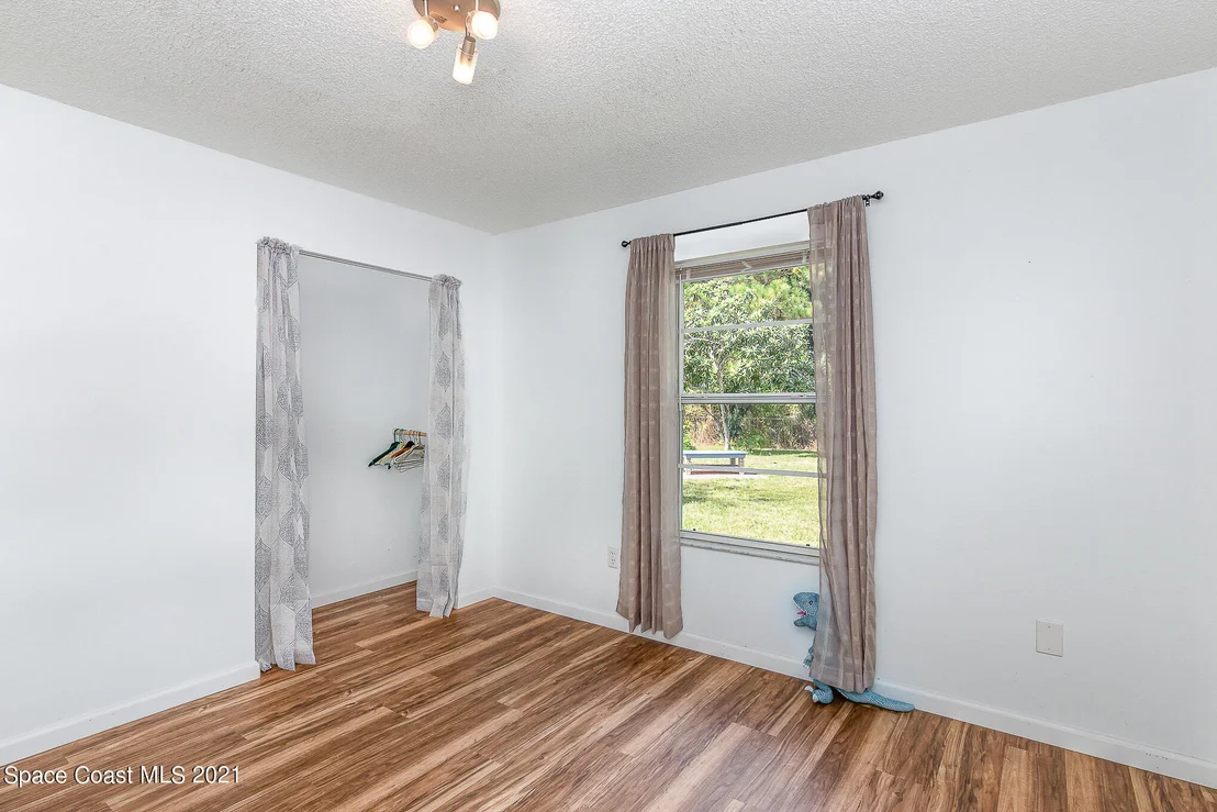 Photo of 5590 Fairbridge Street