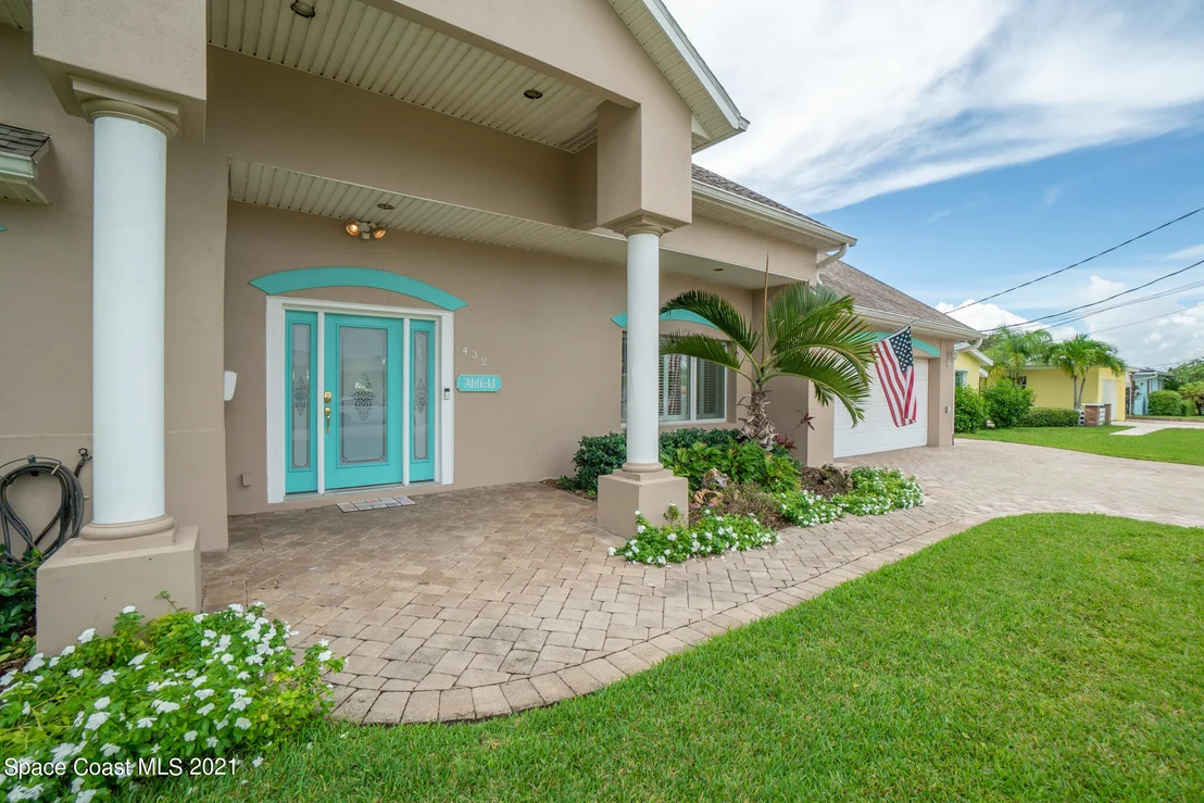 Photo of 432 Cardinal Drive