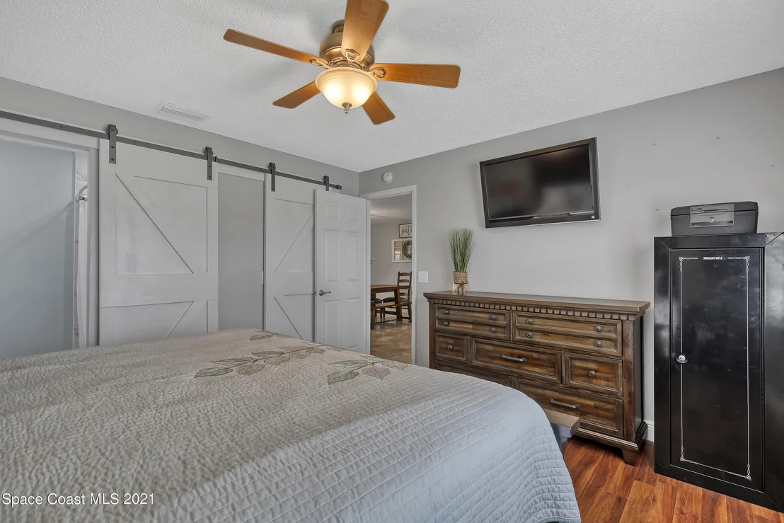 Photo of 2560 Corbusier Drive