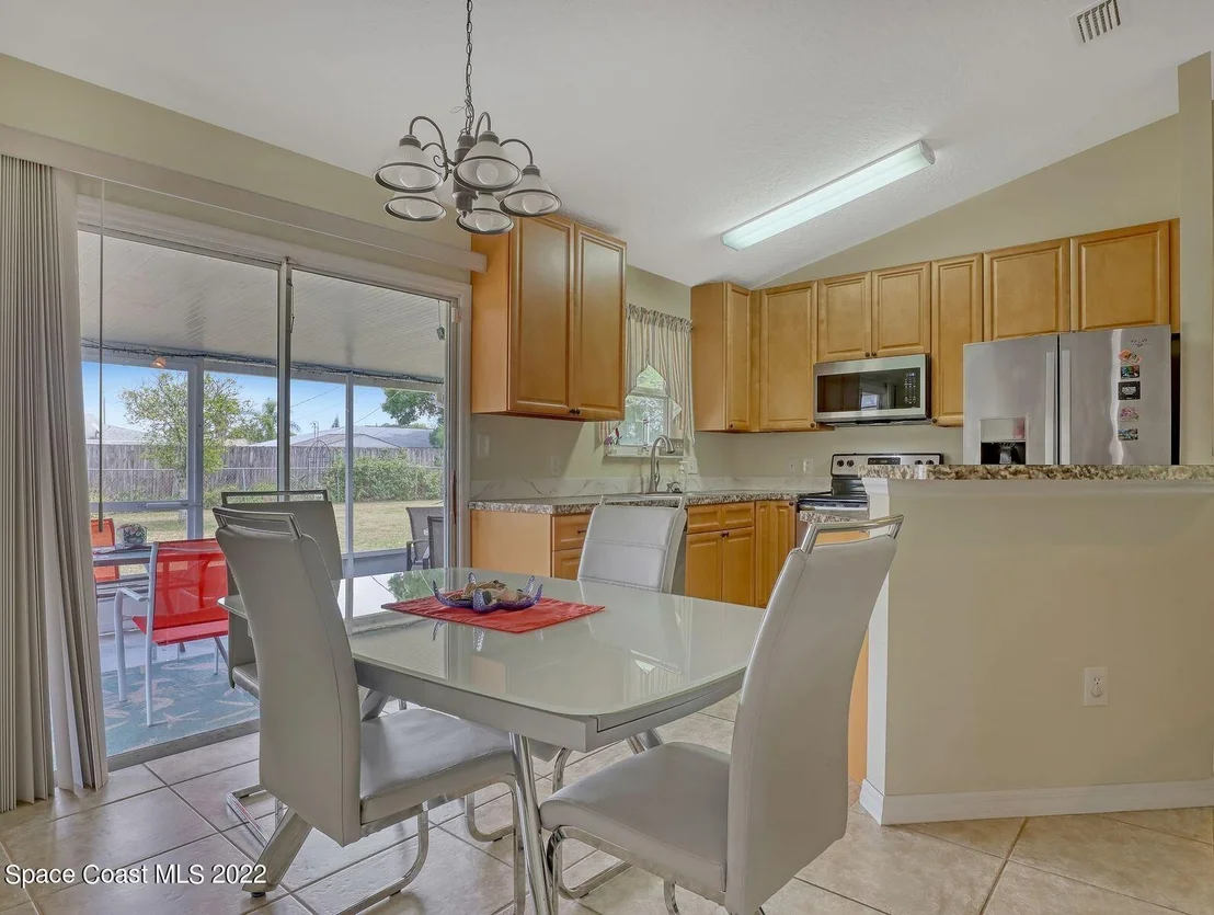 Photo of 761 Azure Avenue NE