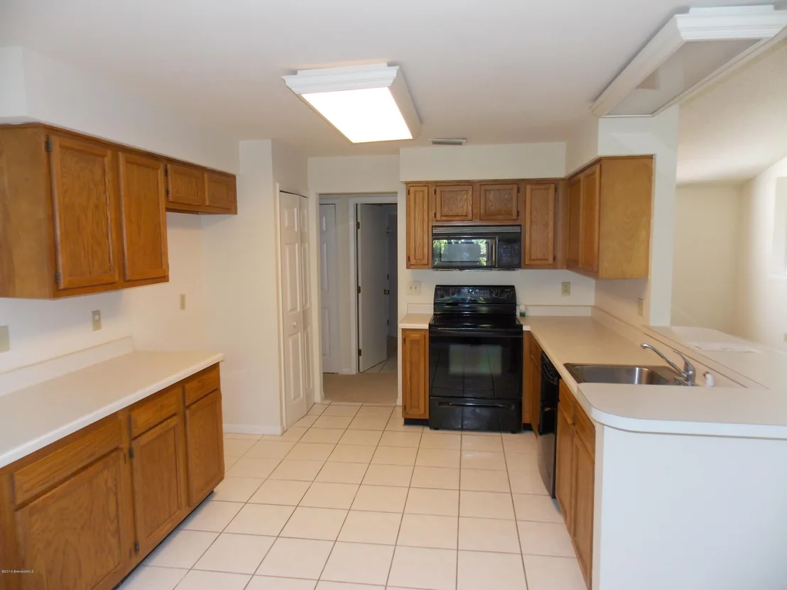 Photo of 886 Spirea Drive