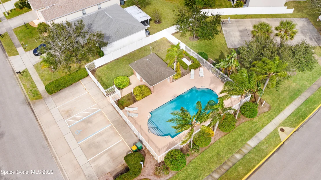 Photo of 1153 White Oak Circle
