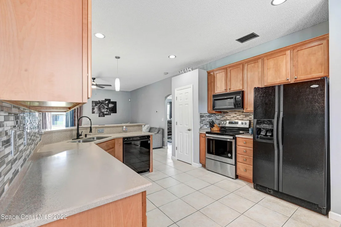 Photo of 880 Lyons Circle NW