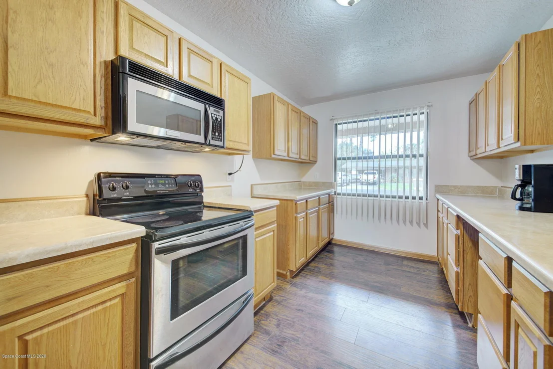 Photo of 1043 Green Road
