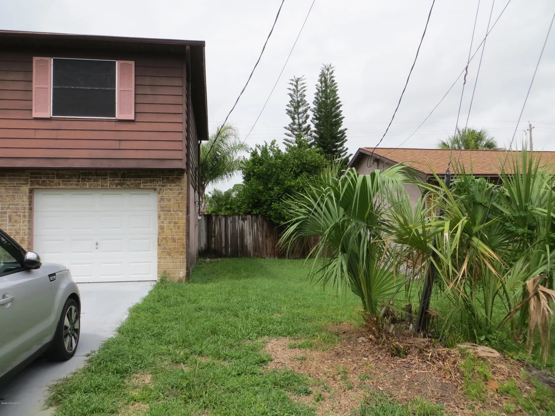 Photo of 1040 Sycamore Drive