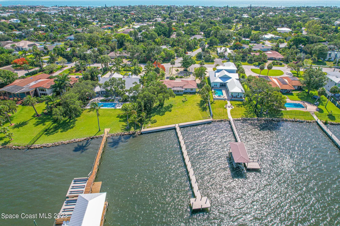 Photo of 804 S Riverside Drive