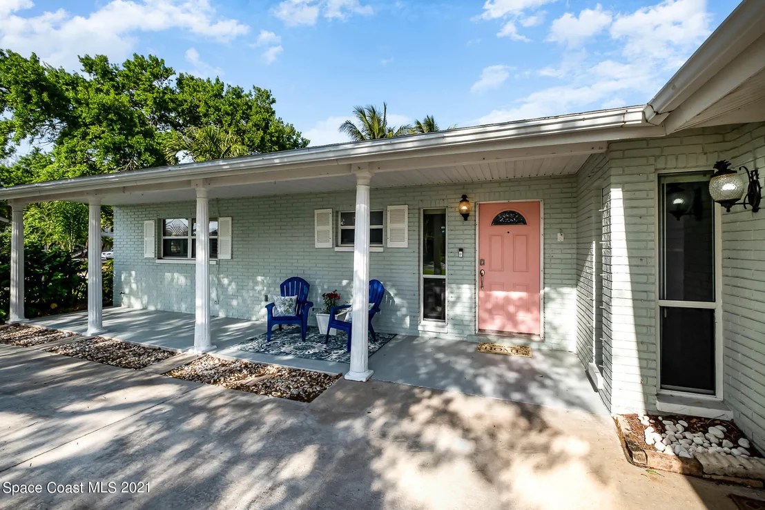 Photo of 201 S Riverside Drive