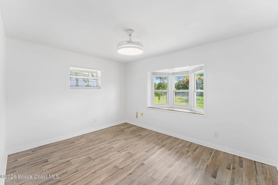 Photo of 1512 Meadowbrook Road NE