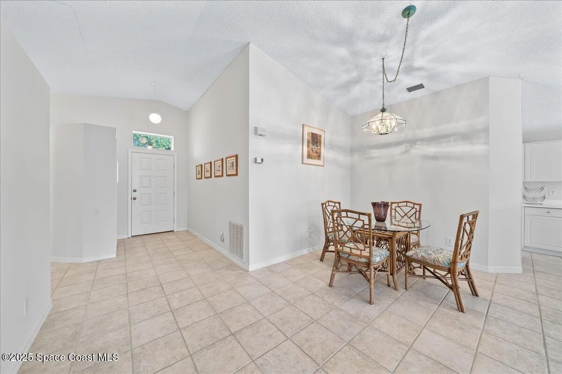 Photo of 883 Villa Drive