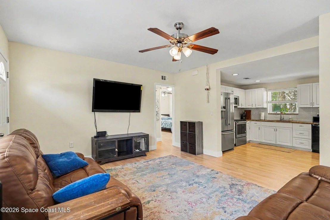 Photo of 2556 1st Avenue NE