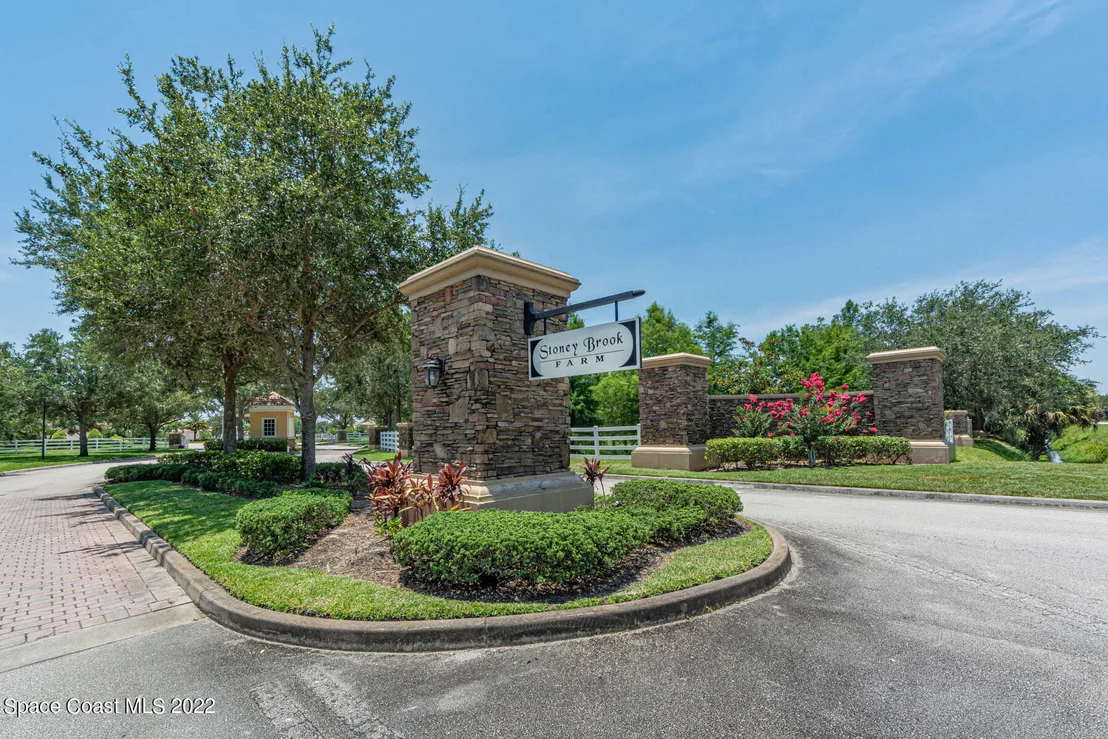 Photo of 585 Caroline Drive
