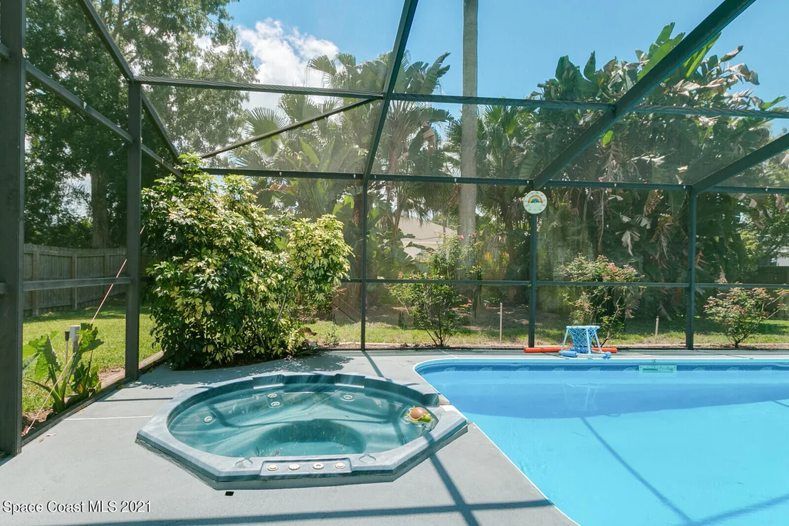 Photo of 5595 Fairbridge Street