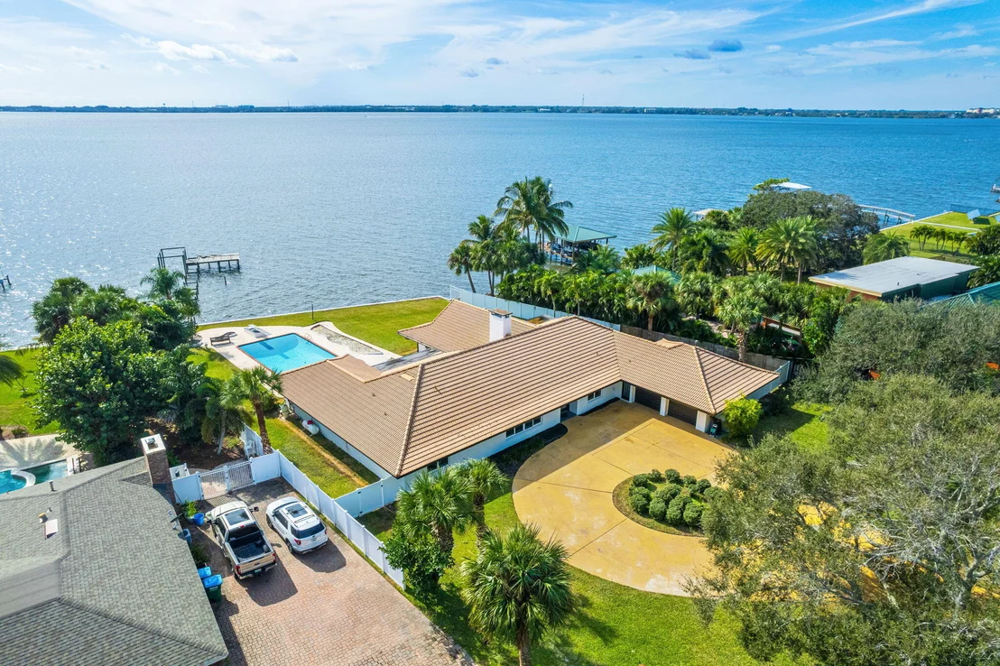Photo of 100 Riverside Drive