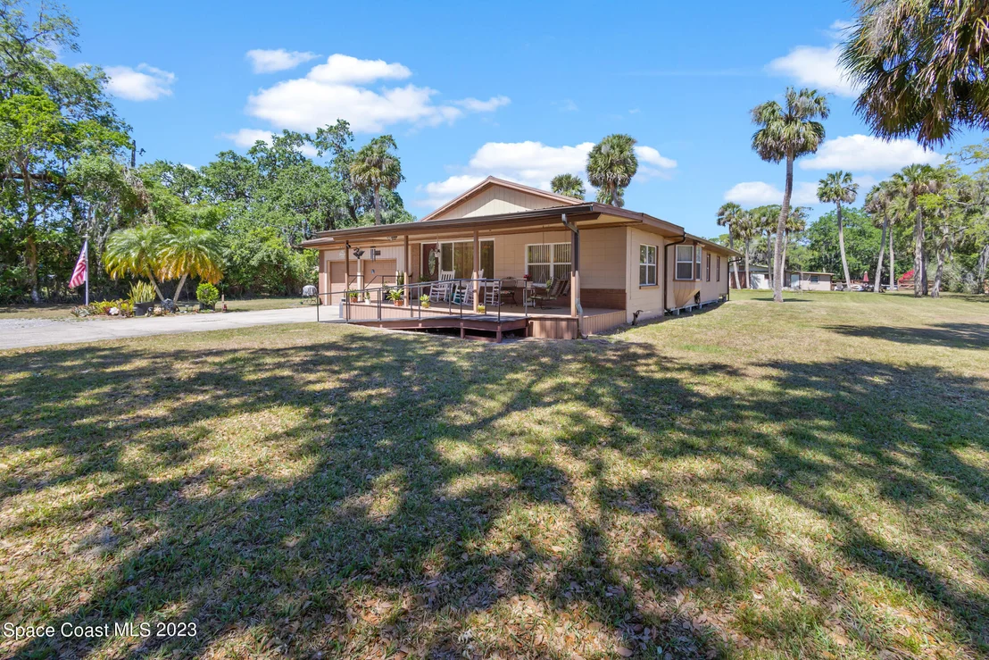 Photo of 2490 Lake Drive