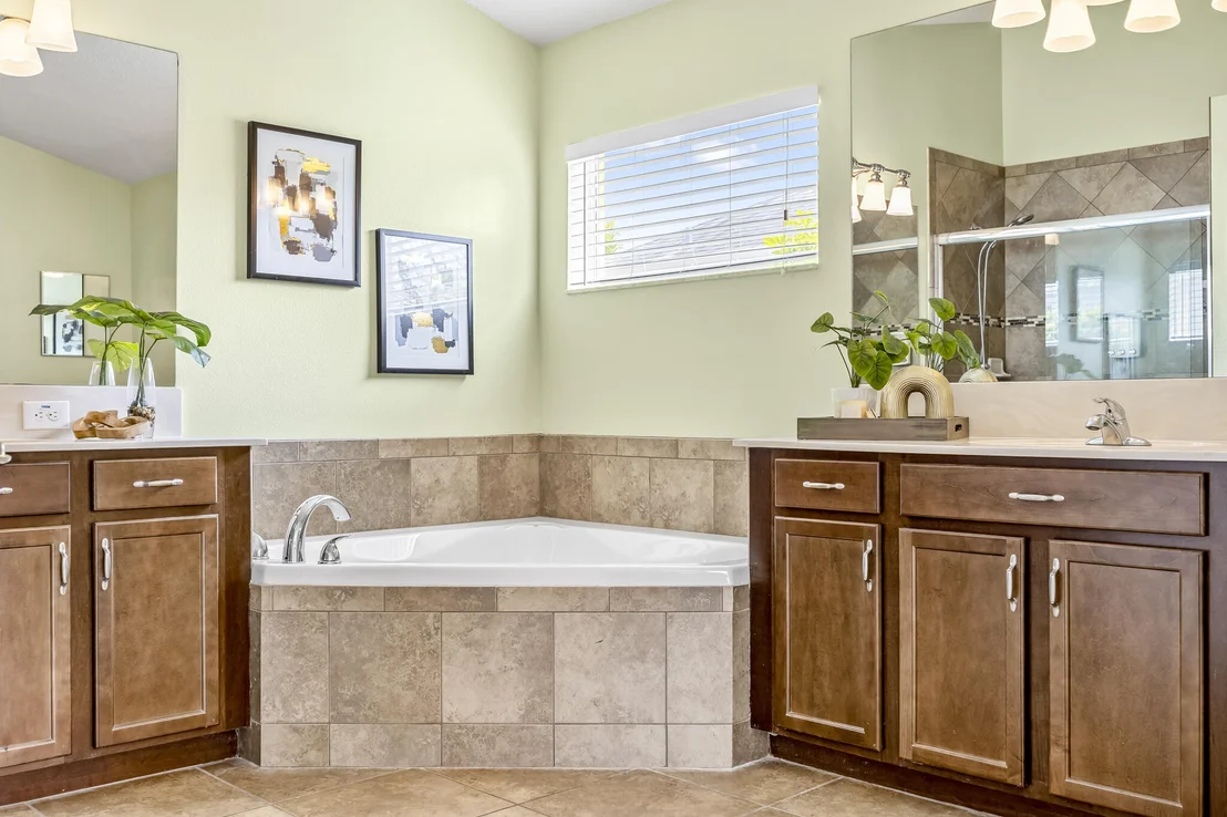 Photo of 552 Glenbrook Circle