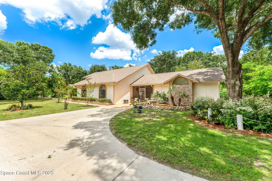 Photo of 2499 Hideaway Lane