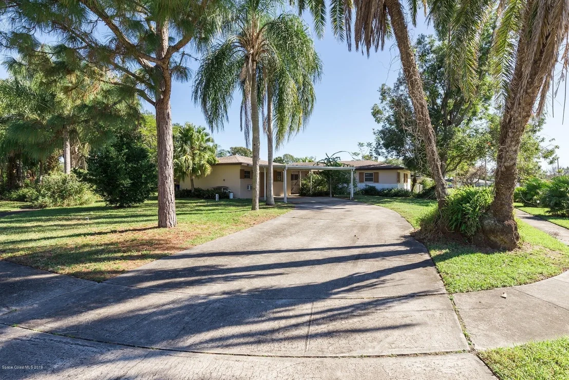 Photo of 1004 Woodsmere Circle