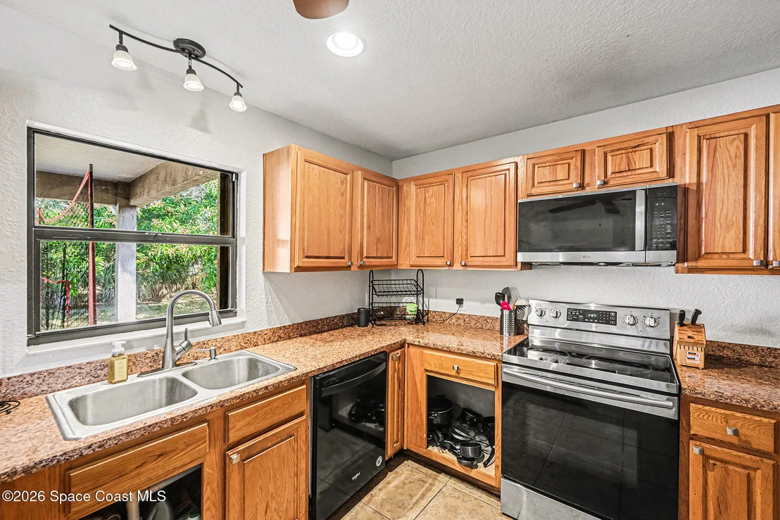 Photo of 1584 Gardner Dr Drive