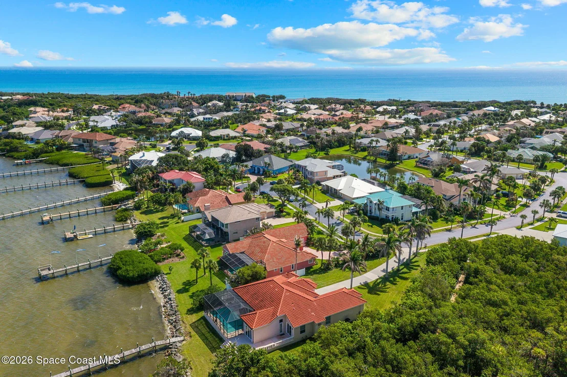 Photo of 327 Island Drive