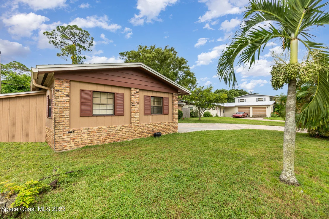 Photo of 1722 Golfview Drive