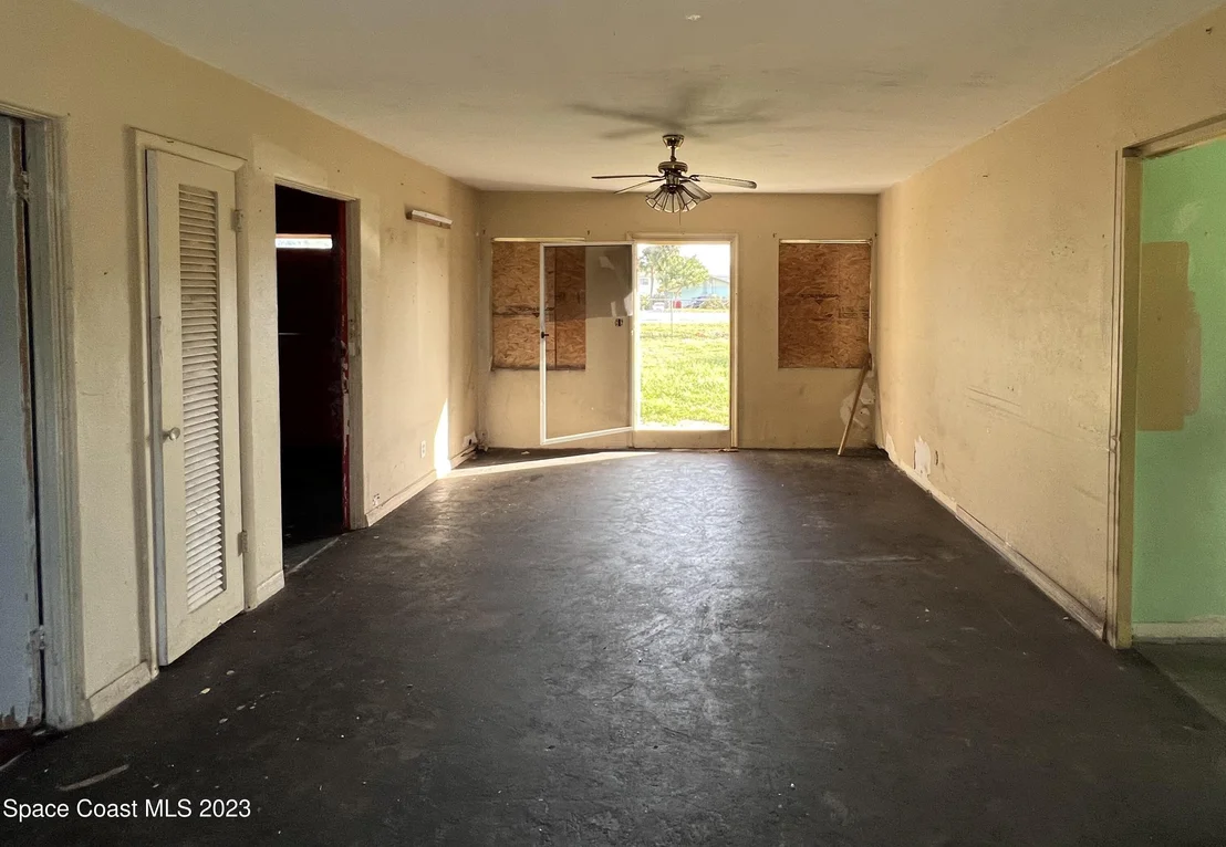 Photo of 2216 Pineapple Avenue