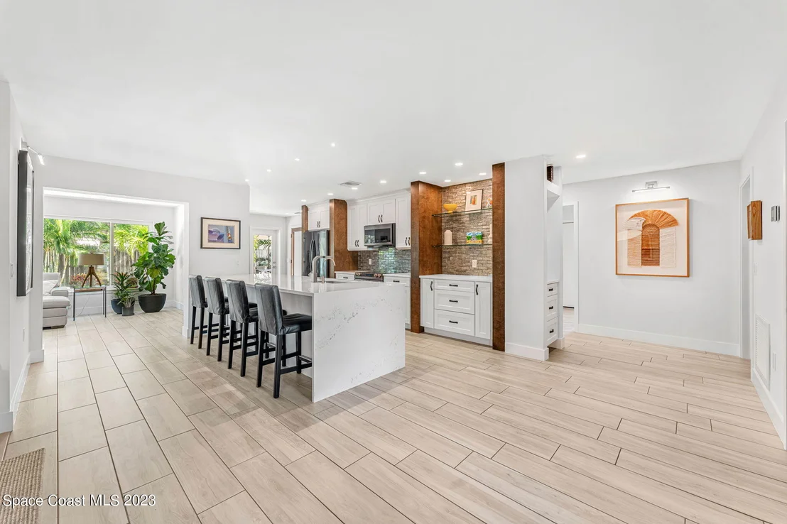 Photo of 543 Biscayne Drive