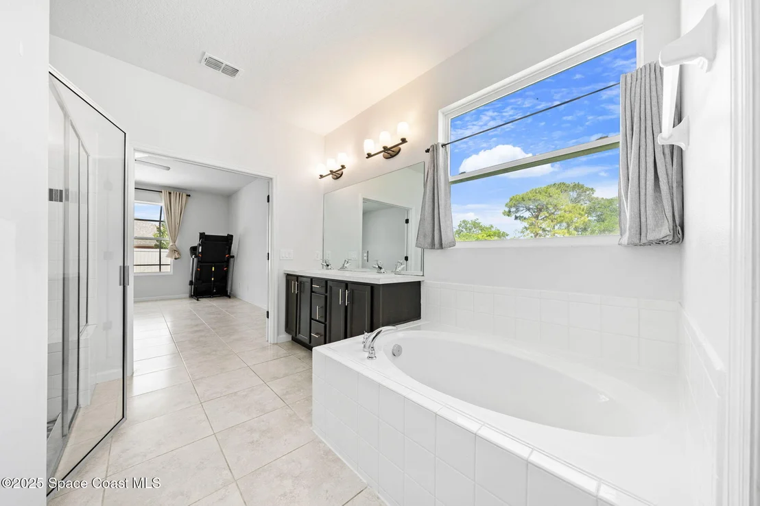 Photo of 539 Balcom Terrace SE