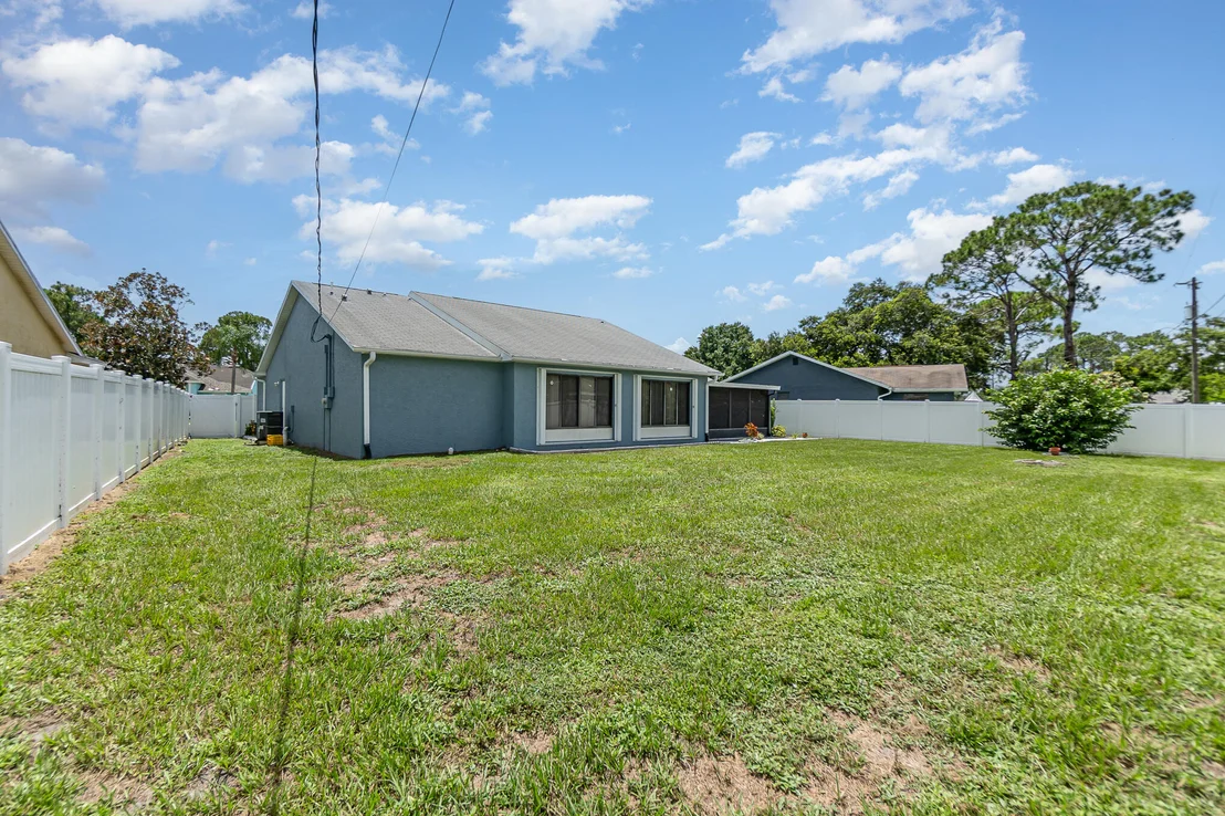 Photo of 569 Balcom Terrace SE