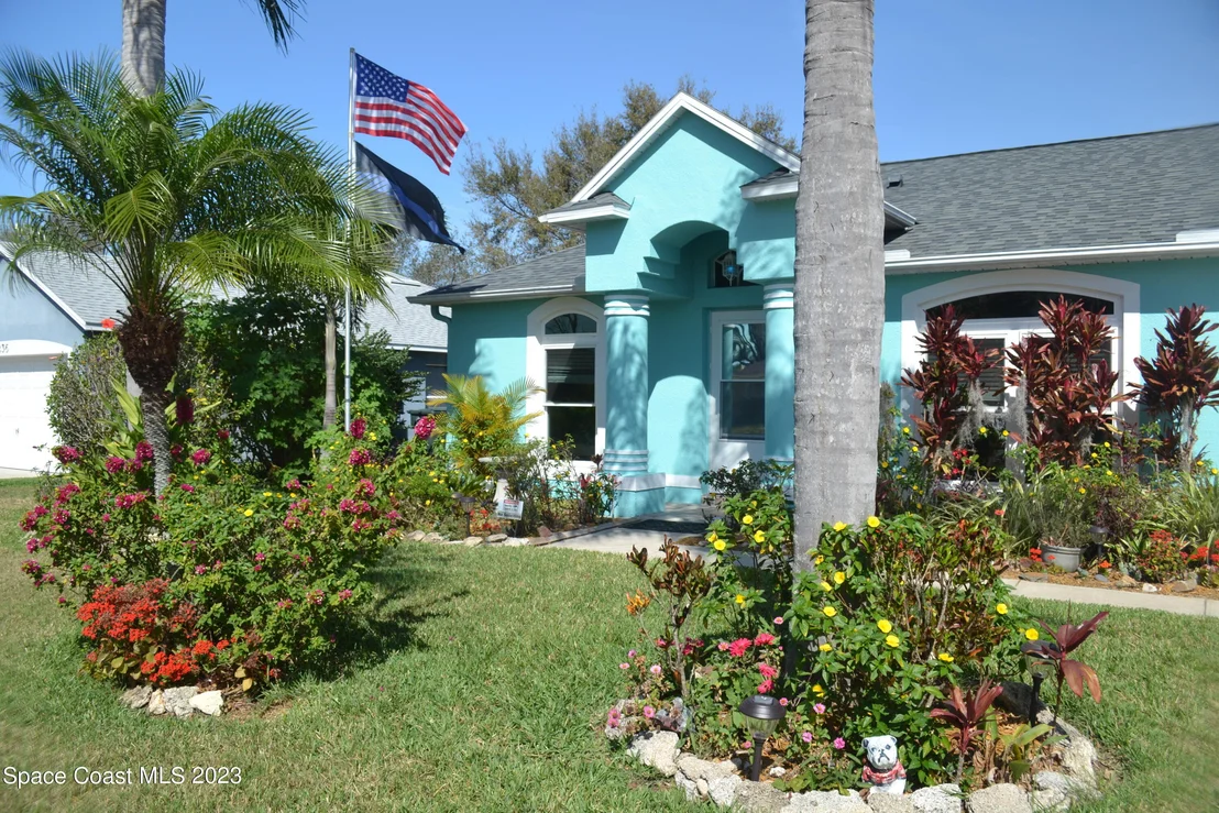 Photo of 834 Honeysuckle Drive