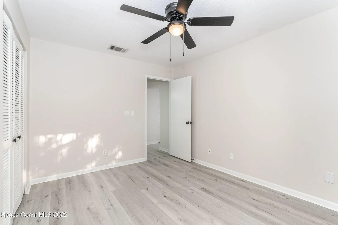 Photo of Unit 921 at 2345 Golf Lake Circle