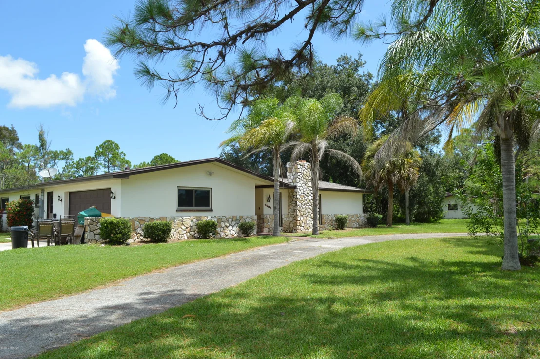 Photo of 4000 Lakebreeze Boulevard