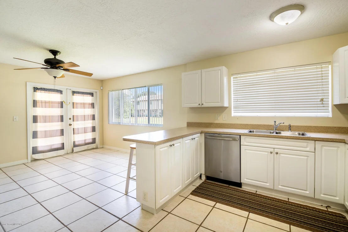 Photo of 1071 Hooper Avenue NE