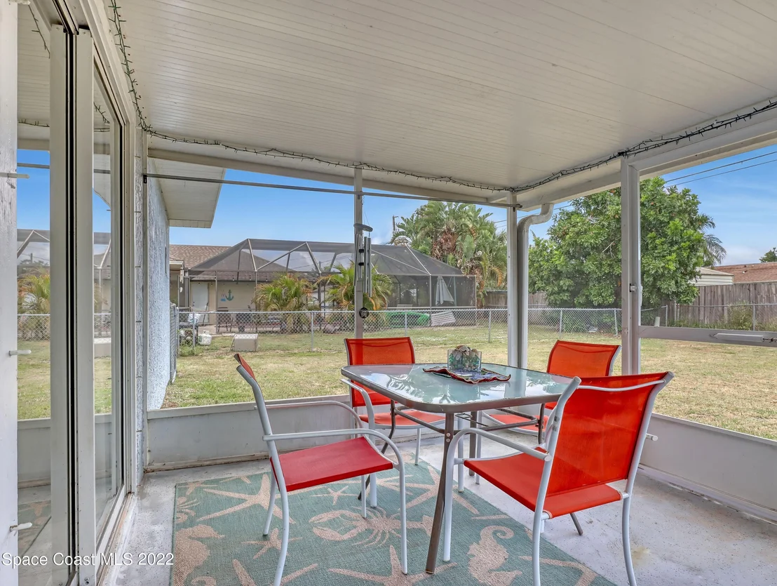 Photo of 761 Azure Avenue NE