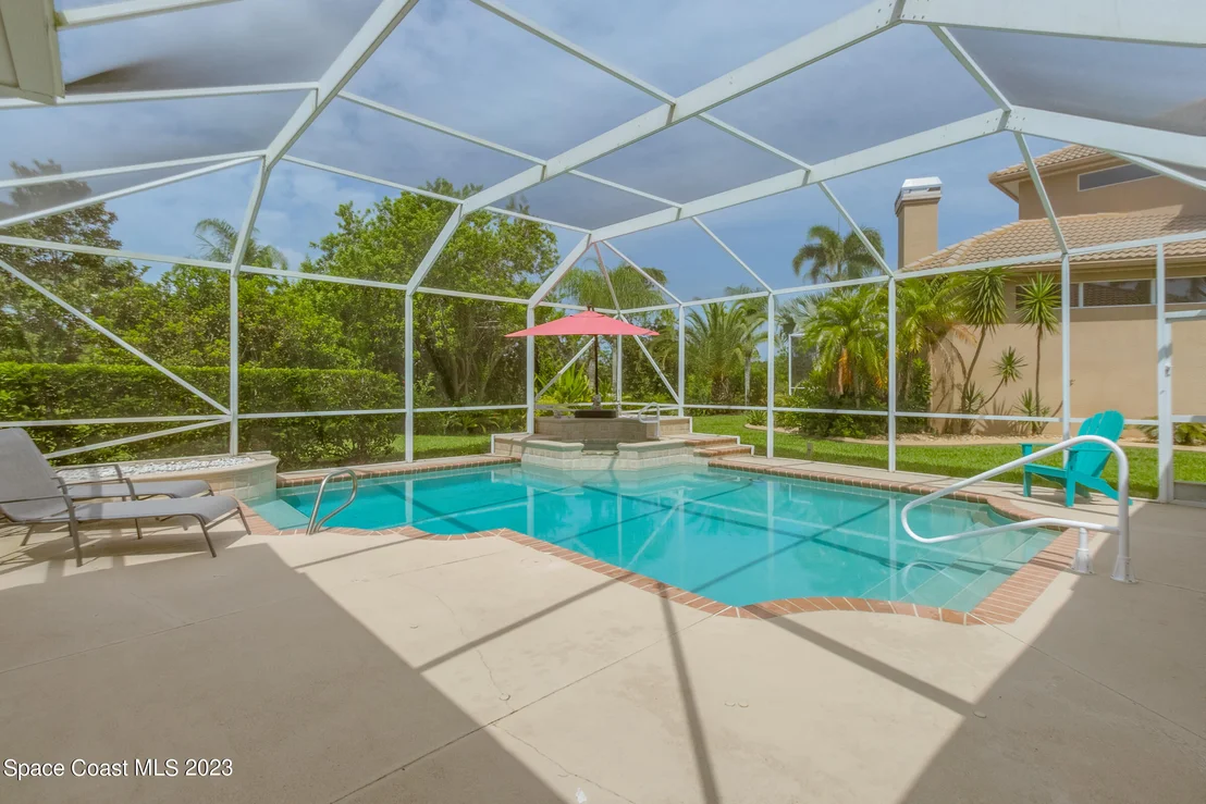 Photo of 844 Chatsworth Drive