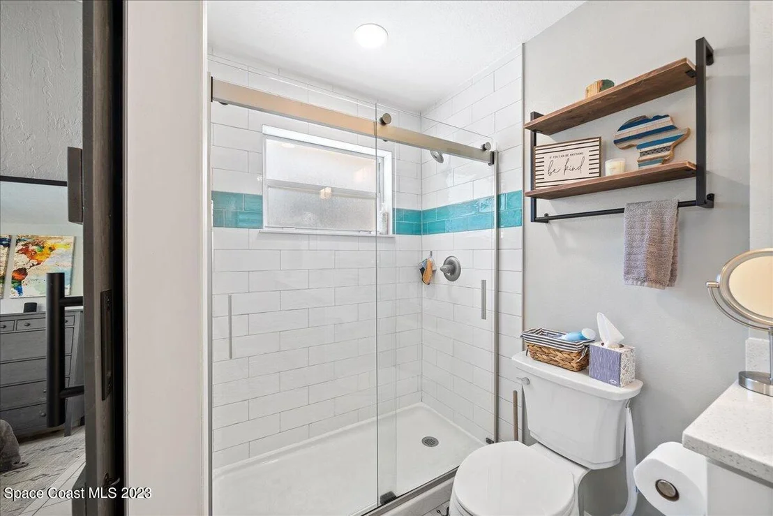 Photo of 615 N Robert Way