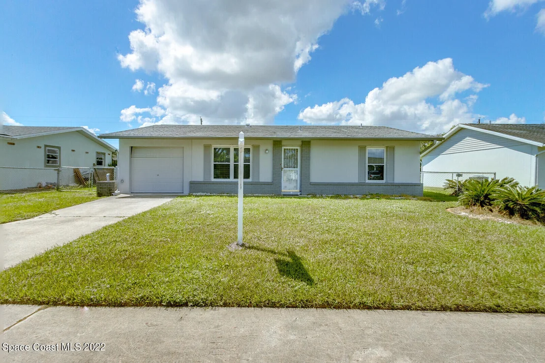 Photo of 3082 Edgewood Drive NE