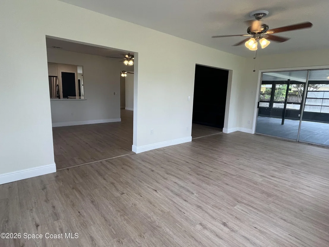 Photo of 1171 Riviera Drive NE