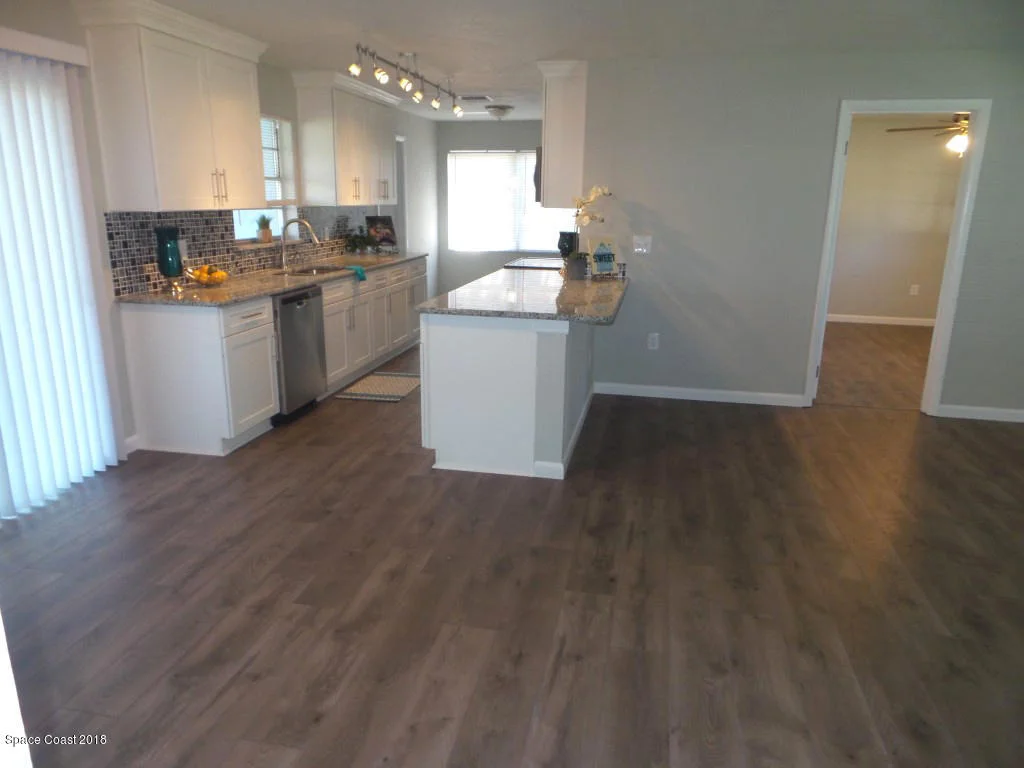 Photo of 1577 Queen Terrace