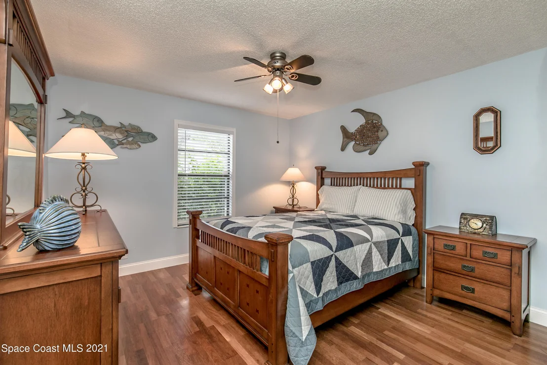 Photo of 949 Streamlet Ave Avenue