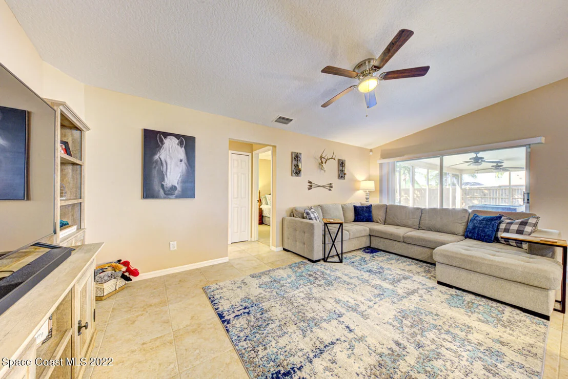 Photo of 985 Pelican Lane