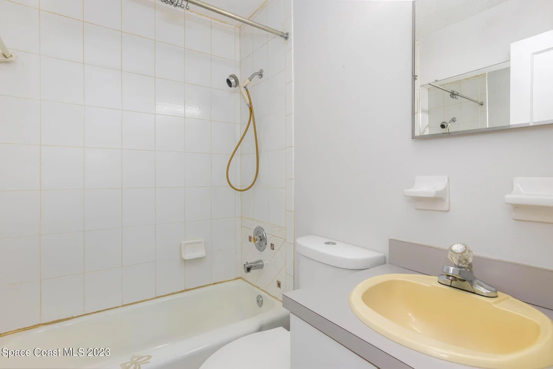 Photo of 13 S Palmway Avenue