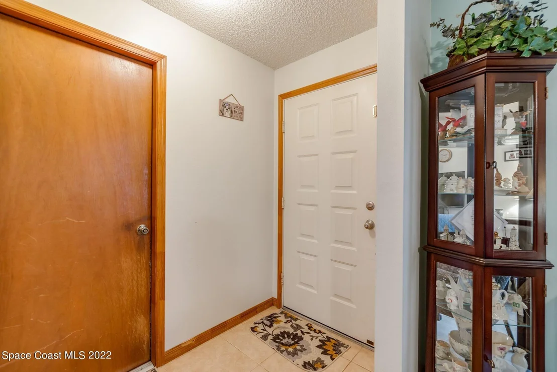 Photo of 6220 Golfview Avenue