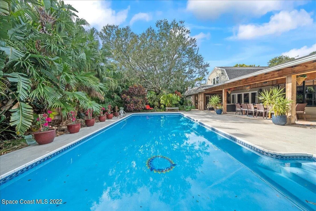 Photo of 633 Franklyn Avenue