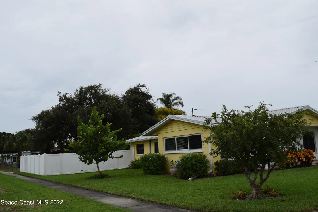 Photo of 2395 Lakeview Drive
